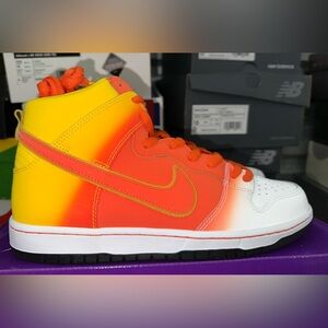 Nike SB Dunk High Sweet Tooth Candy Corn Men’s 10/Women’s 11.5